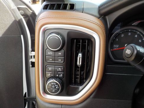 Used 2019 Chevrolet Silverado 1500 High Country AWD/4WD image 16