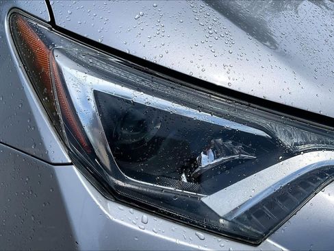 Used 2016 Toyota RAV4 LE FWD image 27