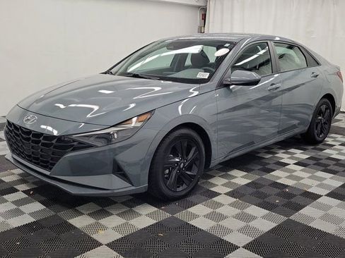 Used 2023 Hyundai Elantra SEL image 3