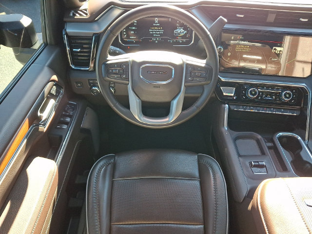 Used 2024 GMC Sierra 2500 Denali w/ Denali Reserve Package AWD/4WD image 3