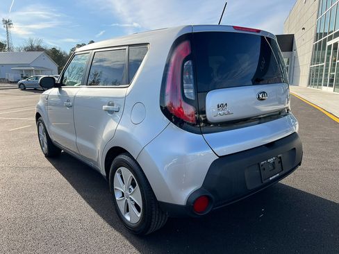 Used 2015 Kia Soul Base image 3
