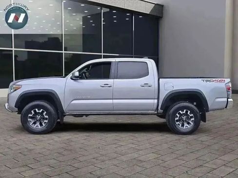 Used 2021 Toyota Tacoma TRD Off-Road image 2