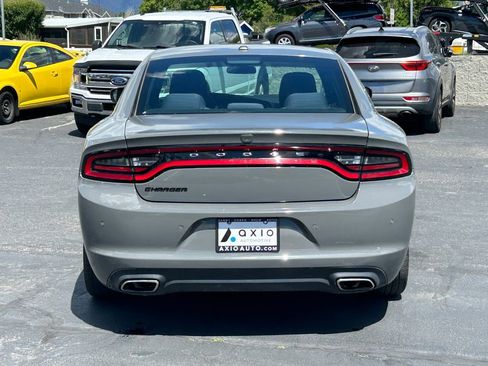 Used 2019 Dodge Charger SXT w/ Blacktop Package RWD image 5