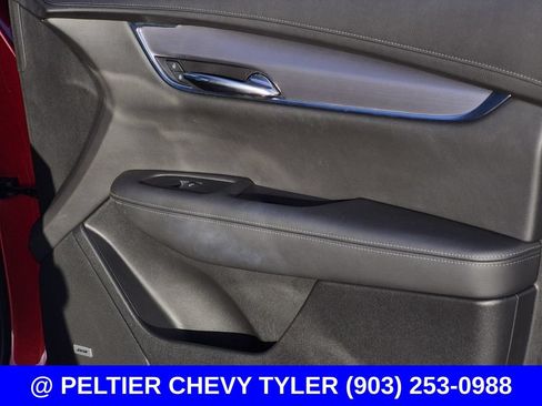 Used 2025 Cadillac XT6 Luxury FWD image 16