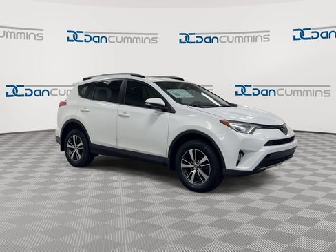 Used 2017 Toyota RAV4 XLE AWD/4WD image 2