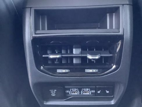 Certified 2023 Jeep Grand Cherokee Limited w/ Black Appearance Package AWD/4WD image 22