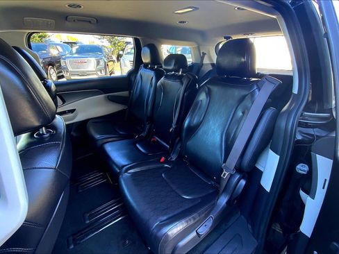 Used 2024 Kia Carnival LX image 27