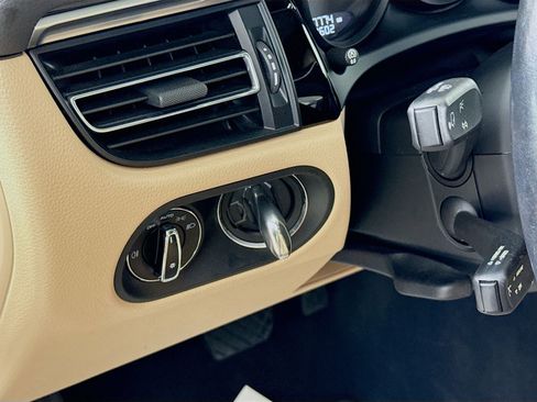 Certified 2021 Porsche Macan image 14