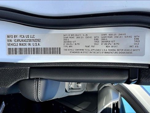 New 2025 Jeep Grand Cherokee L Altitude image 8