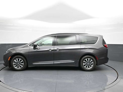 Used 2020 Chrysler Pacifica Touring-L Plus FWD image 9