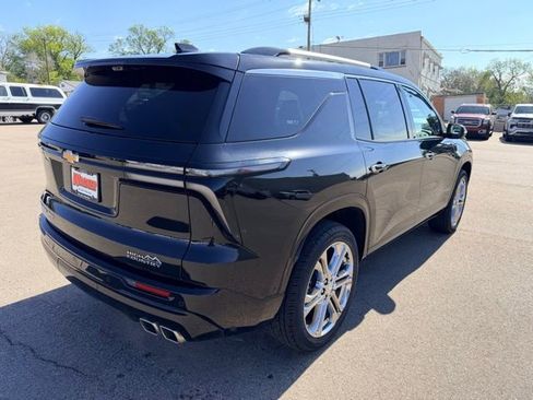 Used 2025 Chevrolet Traverse High Country AWD/4WD image 3