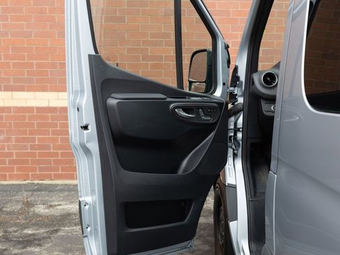 Used 2025 Mercedes-Benz Sprinter 2500 image 5