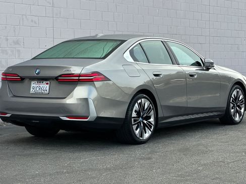 Used 2024 BMW i5 eDrive40i w/ M Sport Package image 2