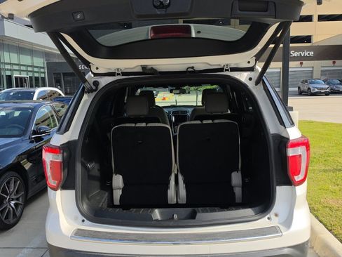 Used 2018 Ford Explorer Limited w/ Ford Safe & Smart Package FWD image 18