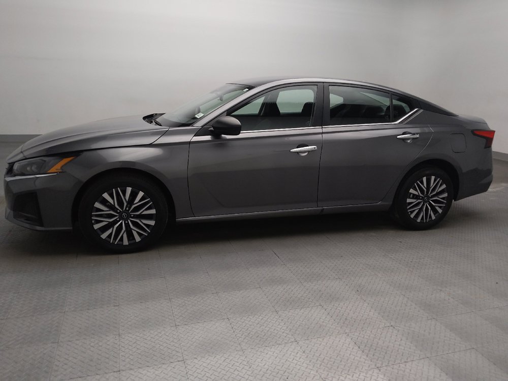 Used 2025 Nissan Altima 2.5 SV AWD/4WD image 2