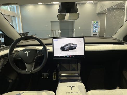 Used 2023 Tesla Model Y Performance AWD/4WD image 30