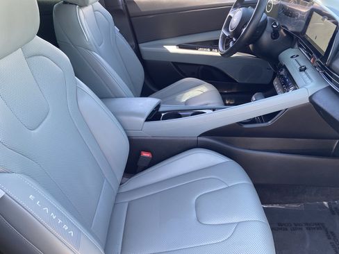 Used 2025 Hyundai Elantra Limited FWD image 10