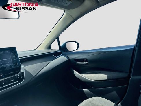 Used 2021 Toyota Corolla LE w/ LE Convenience Package FWD image 30