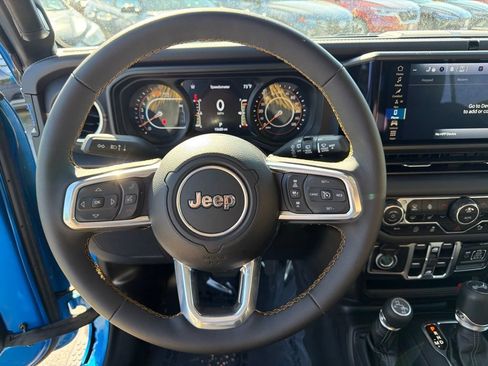 Used 2025 Jeep Wrangler Unlimited Sahara w/ Safety Group AWD/4WD image 18