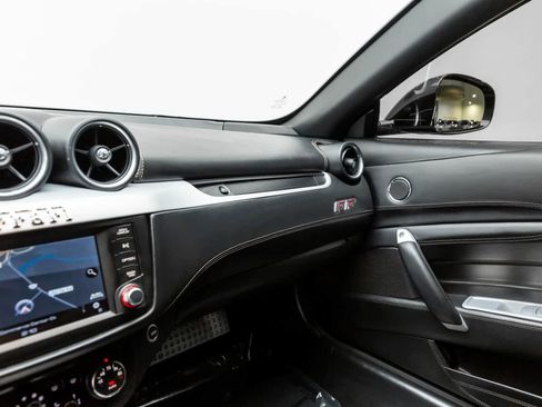 Used 2015 Ferrari FF image 40