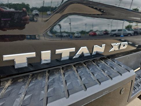 Used 2019 Nissan Titan PRO-4X w/ Pro-4x Convenience Package AWD/4WD image 23