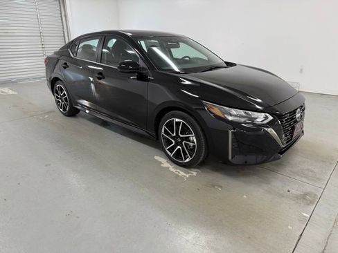 New 2025 Nissan Sentra SR image 3