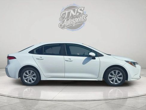 Used 2021 Toyota Corolla LE image 4