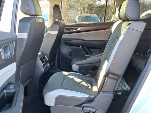 New 2026 Volkswagen Atlas Peak Edition image 6