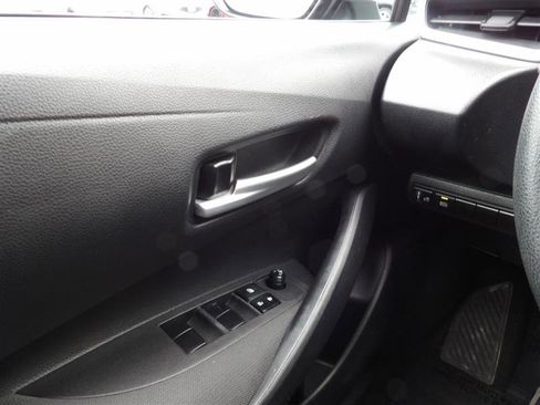 Used 2020 Toyota Corolla LE image 23