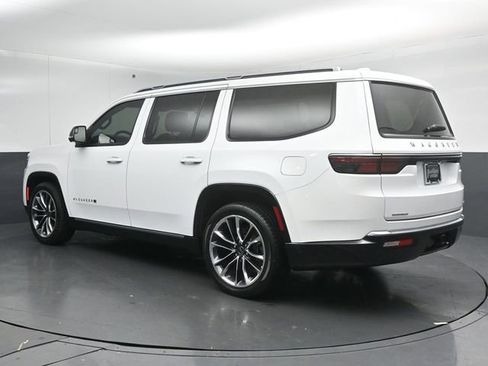 Used 2023 Jeep Wagoneer Series III w/ Premium Group I AWD/4WD image 6