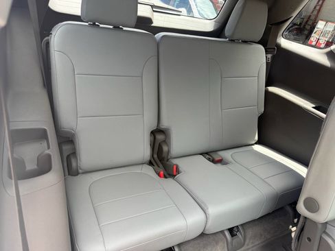 Used 2019 Chevrolet Traverse Premier w/ Driver Confidence II Package FWD image 13
