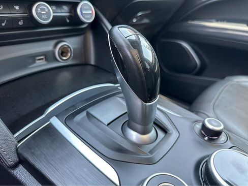 Used 2019 Alfa Romeo Stelvio AWD image 28
