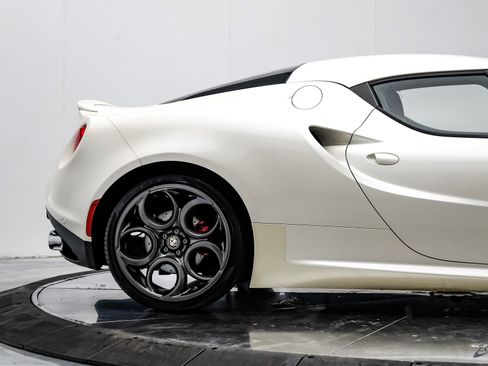 Used 2015 Alfa Romeo 4C Coupe w/ Leather Interior Group RWD image 20