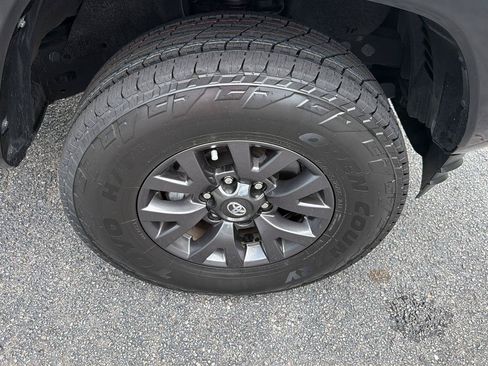 Used 2022 Toyota Tacoma SR5 RWD image 37