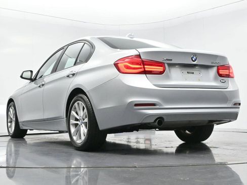 Used 2018 BMW 320i xDrive Sedan w/ Convenience Package AWD/4WD image 44