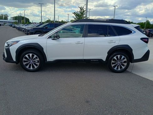 Certified 2025 Subaru Outback Limited AWD/4WD image 8