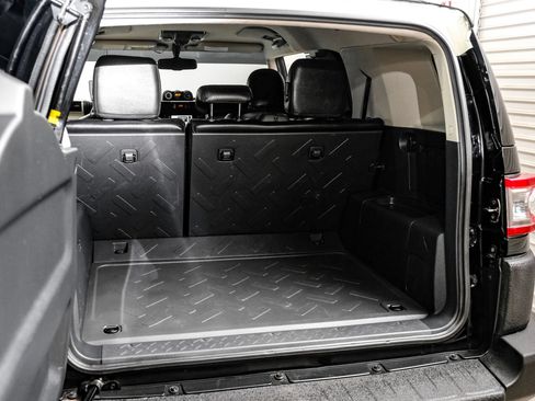 Used 2013 Toyota FJ Cruiser 4WD w/ Convenience Pkg image 60