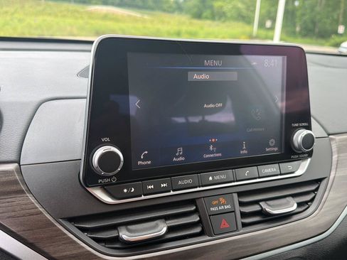Used 2025 Nissan Altima 2.5 SV FWD image 24