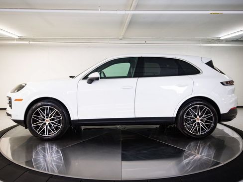 Certified 2026 Porsche Cayenne AWD/4WD image 2