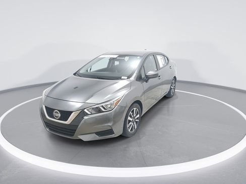 Used 2022 Nissan Versa SV image 3