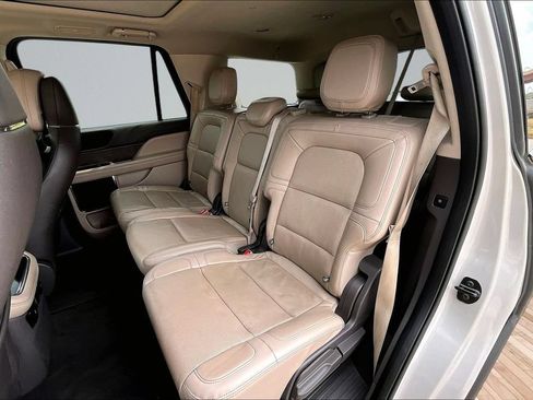 Used 2022 Lincoln Navigator Reserve AWD/4WD image 5