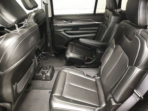 Used 2023 Jeep Grand Cherokee L Limited w/ Luxury Tech Group II AWD/4WD image 28