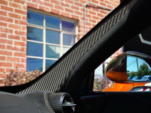 Used 2024 McLaren 750S RWD image 21