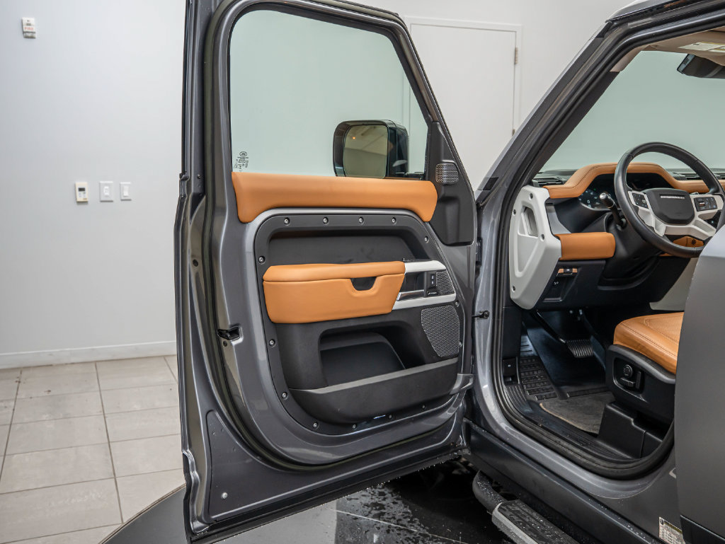 Used 2023 Land Rover Defender 110 S AWD/4WD image 31