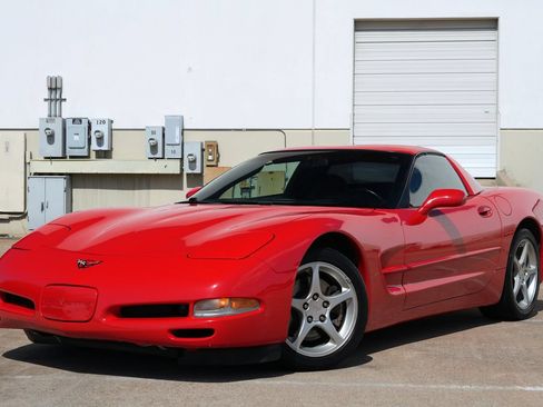 Used 2004 Chevrolet Corvette Coupe w/ Preferred Equipment Group RWD image 7