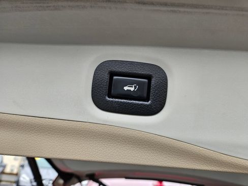 Used 2017 Nissan Rogue SL w/ SL Premium Package AWD/4WD image 12