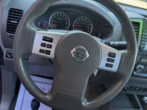 Used 2014 Nissan Frontier SL w/ SL Moonroof Package AWD/4WD image 9