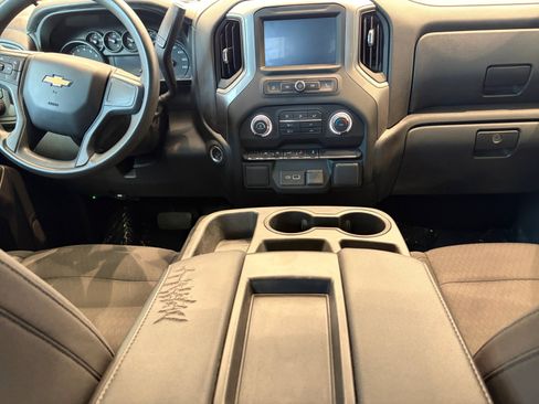 Used 2022 Chevrolet Silverado 1500 Custom AWD/4WD image 17