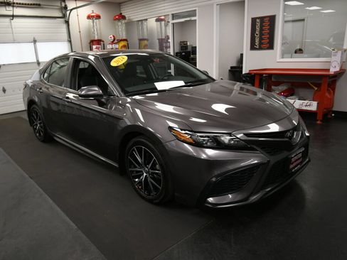 Used 2024 Toyota Camry SE w/ Cold Weather Package FWD image 2