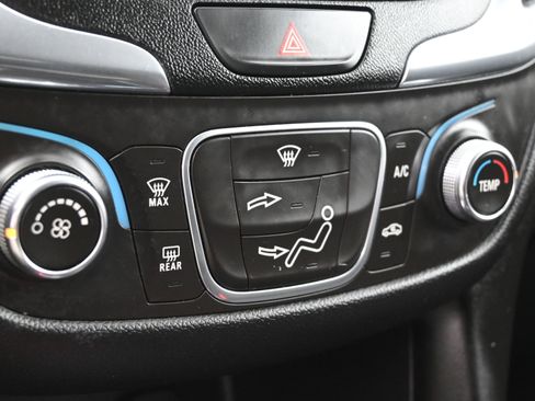 Used 2018 Chevrolet Equinox LT image 20